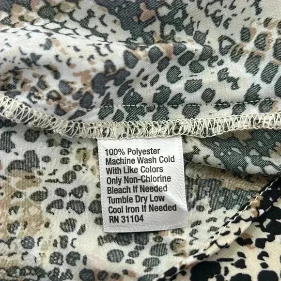 The Limited snake print a symmetrical Women’s Large blouse long sleeve top - Picture 12 of 12